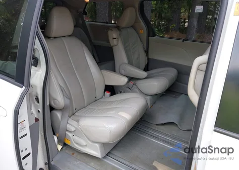 2011 Toyota Sienna Xle V6 из США, поврежденный, VIN 5TDYK3DC1BS155711